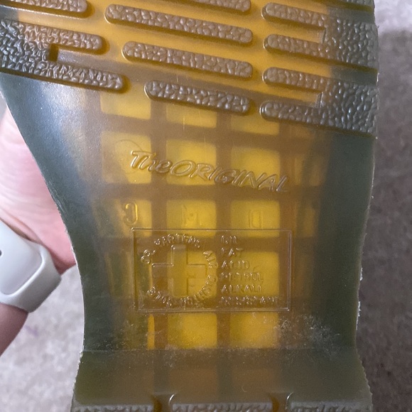 White Chelsea boot, Doc. Marten’s, worn twice, woman’s US 8 - Picture 14 of 14